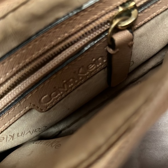 Pink mauve Calvin Klein crossbody bag - Picture 2 of 2